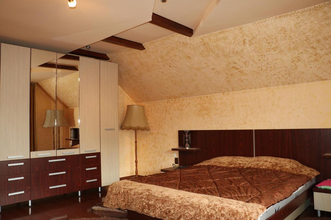 Amelia House Hotell Făgăraş Exteriör bild