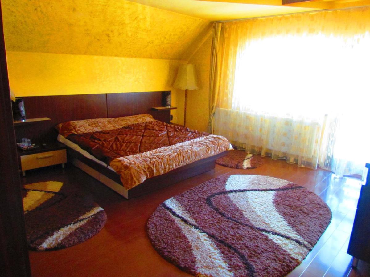Amelia House Hotell Făgăraş Exteriör bild