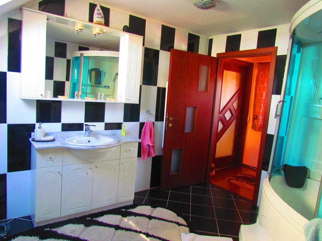 Amelia House Hotell Făgăraş Exteriör bild